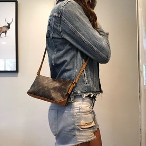 SOLD ON M! Auth Louis Vuitton crossbody!!
